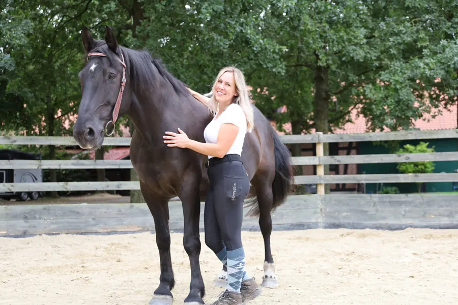 Sarah Weber mit Pferd